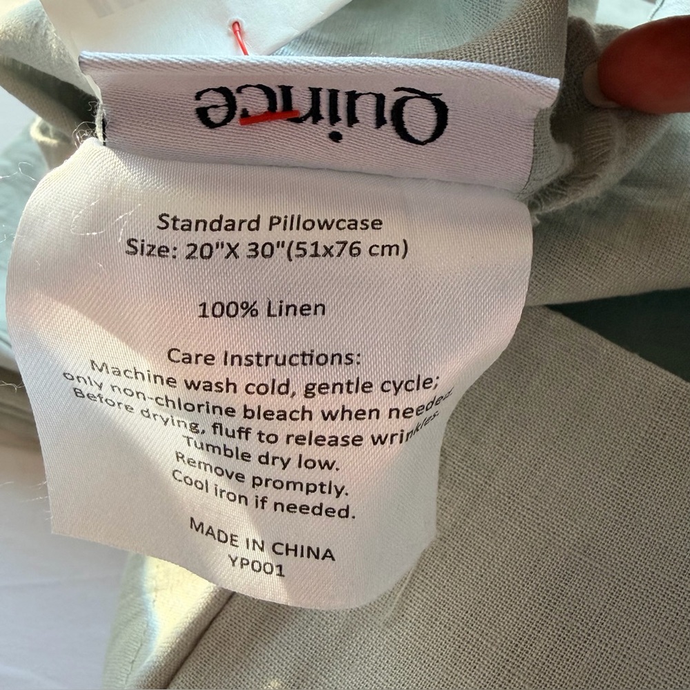 QUINCE Soft Green 100% Italian Linen Standard Pillowcase Set of 2 NWOT - Picture 4 of 5